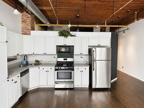 2nd image of 1801 S Michigan Ave APT 603