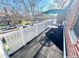 19665 69th Ave, Fresh Meadows, NY 11365
