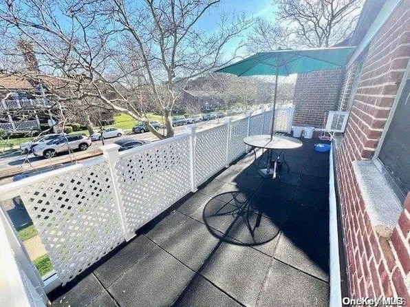 196-65 69 Avenue #Upper, Fresh Meadows, NY 11365