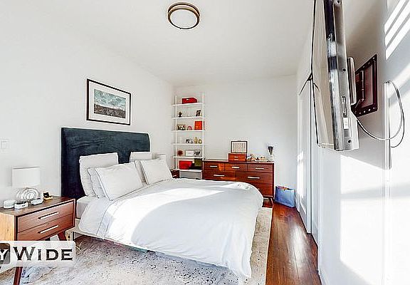 3rd image of 71 W 12th St APT 3A