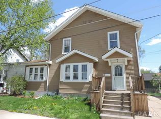 5 Kenmore Ct, Pekin, IL 61554