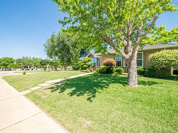 4th image of 1301 Petunia Dr
