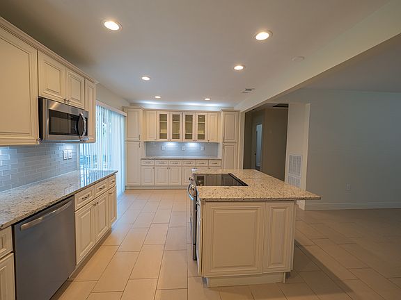 4th image of 505 Gulf Blvd