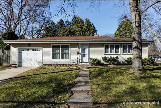 1st image of 1103 Sweet St NE