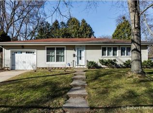 1103 Sweet St NE, Grand Rapids, MI