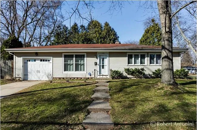 1103 Sweet St NE photo 1