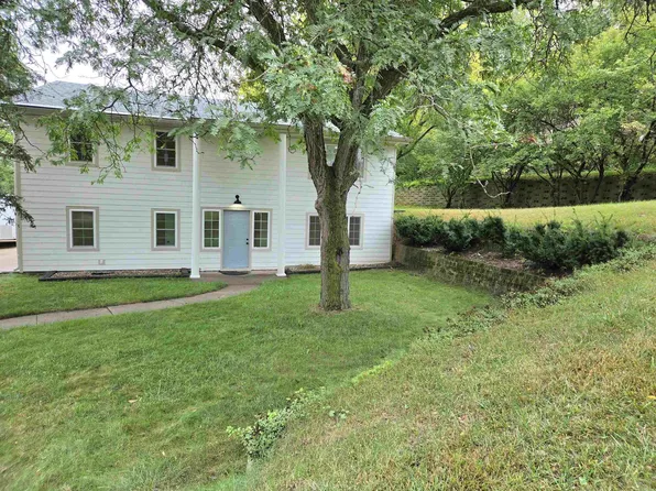 4860 Skyline Dr, Sioux City, IA 51104