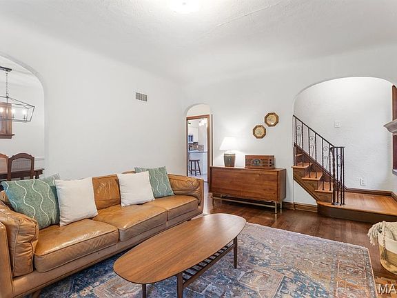 5th image of 6125 Marwinette Ave