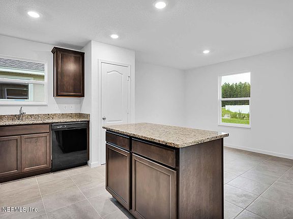 4th image of 8645 Newnan Lake Dr