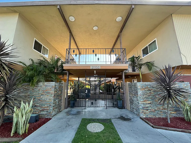 Spondee Apartments — Photo 2