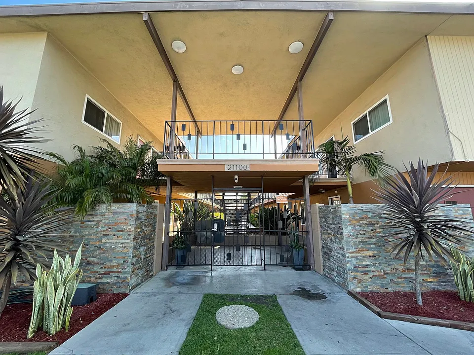 Spondee Apartments