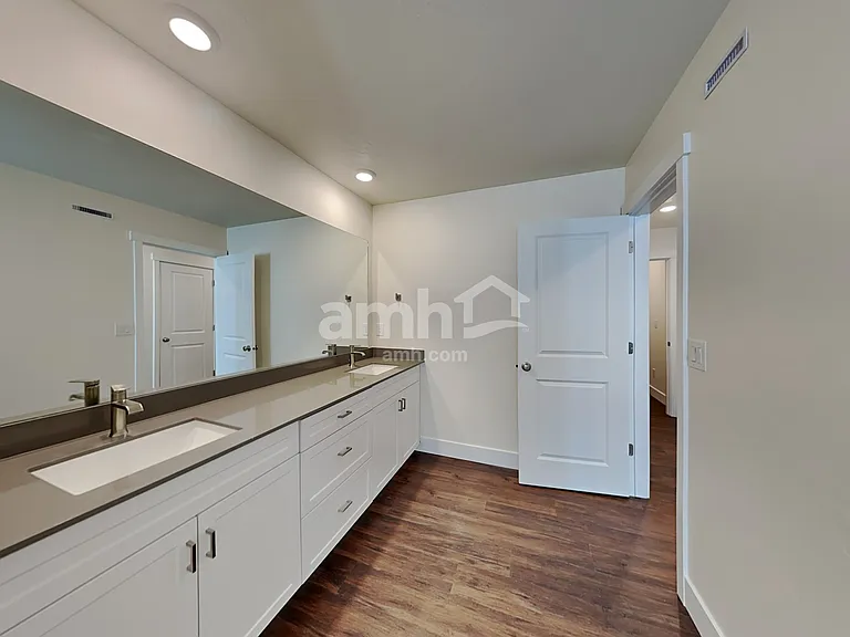 1034 Jillian Ave — Photo 13