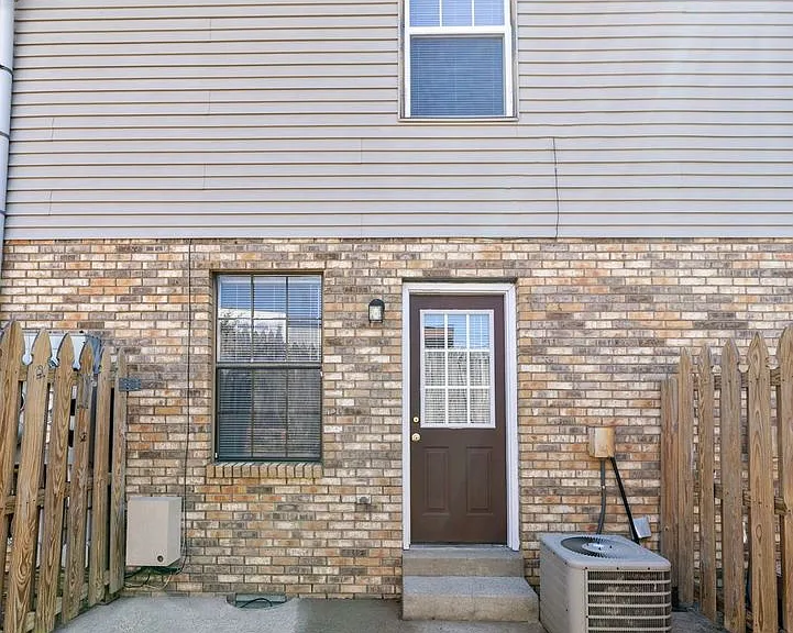 W Knollwood Cir - 1500 — Photo 21