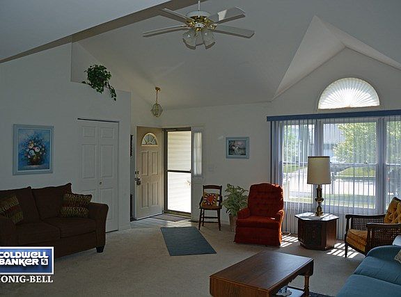 2nd image of 4811 Goodhue Ln