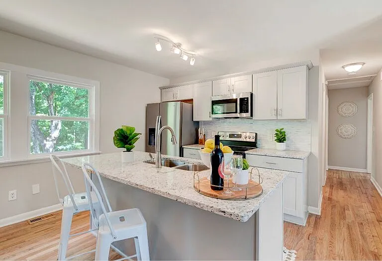 2809 Newark Dr — Photo 7