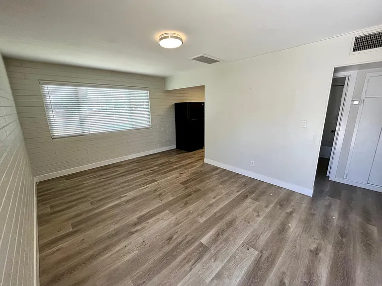 221 N Elm St #C — Photo 11