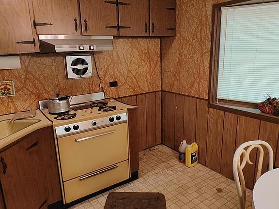 4th image of 88 Farm House Ln