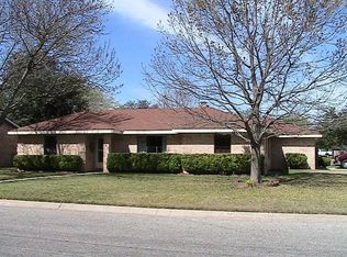 140 Larkspur Dr, Uvalde, TX 78801