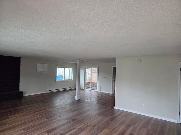 3rd image of 325 W Darland St