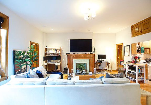5th image of 326 W 76th St #3