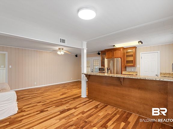 5th image of 211 Grand Blvd