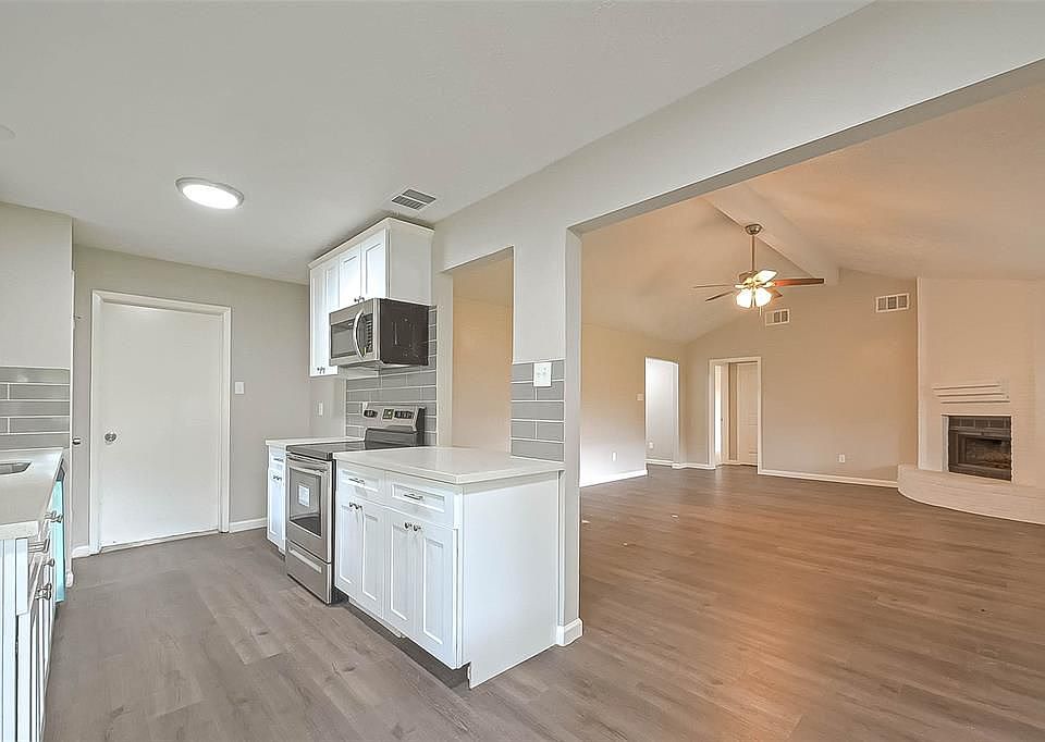 1st image of 1101 Landing Blvd