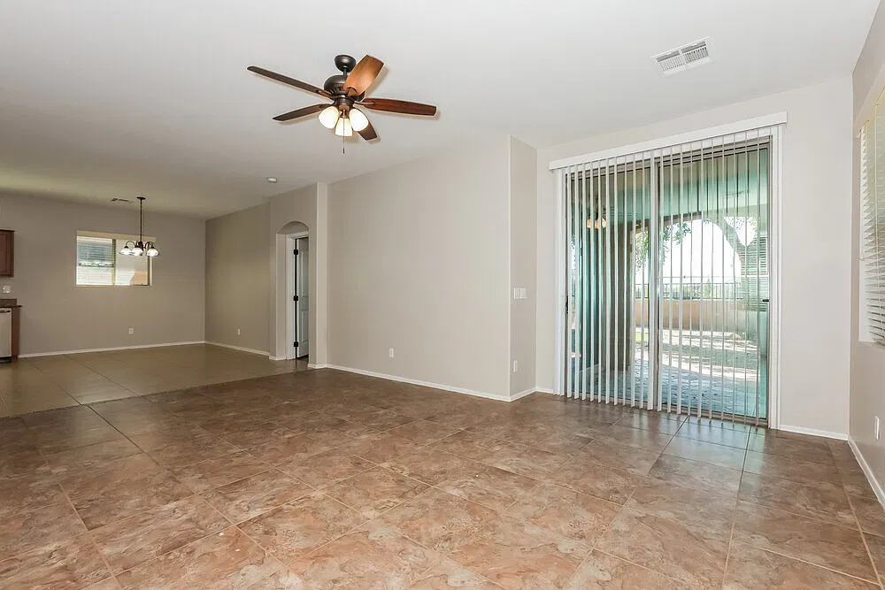 3 bed, 2.0 bath, 1646 sqft, $2,510 — Photo 3