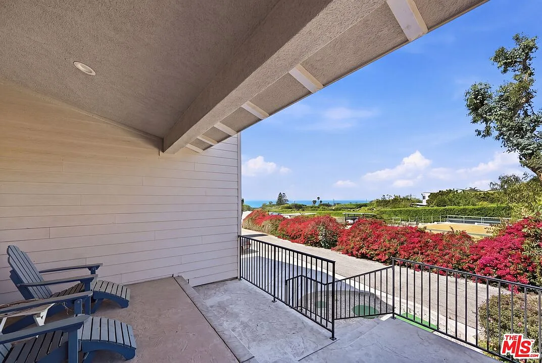 4 bed, 4.0 bath, 3016 sqft, $15,000 — Photo 2