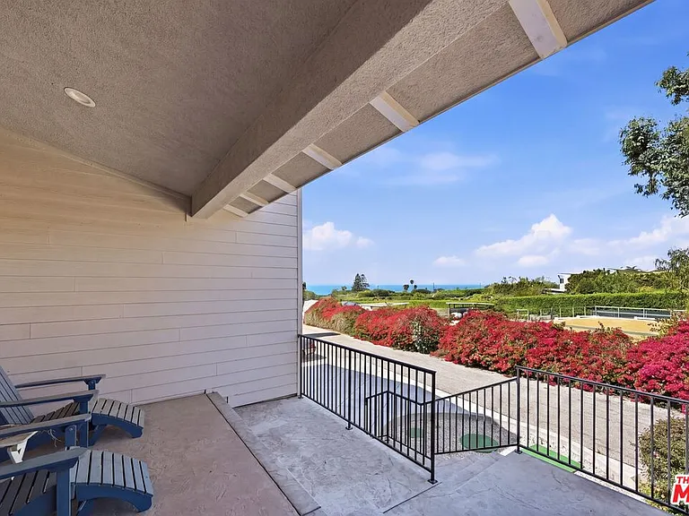 30429 Morning View Dr — Photo 2