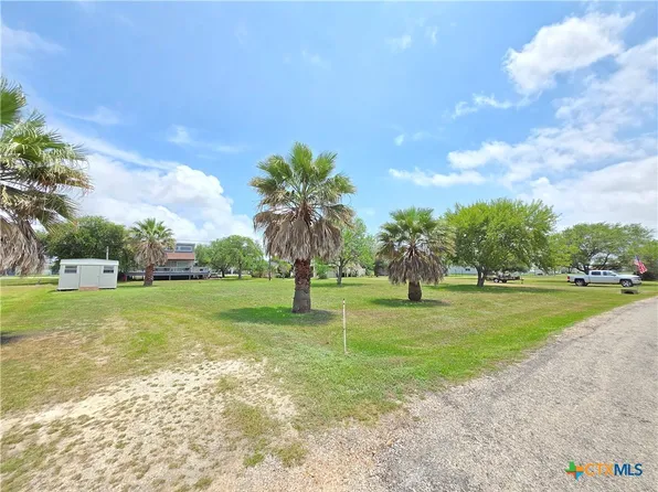 631 W Bayshore Dr, Bayshore, TX 77465