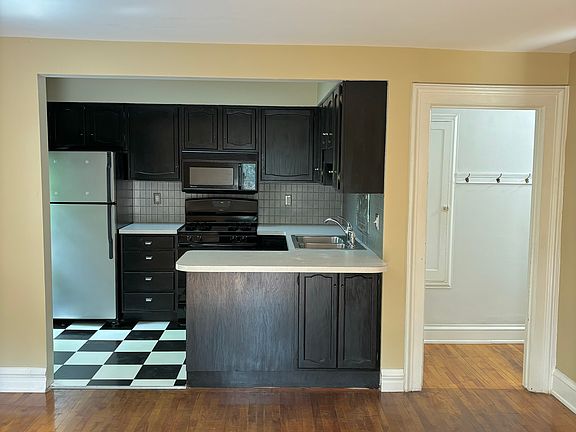2nd image of 200 Burton St SE APT 3