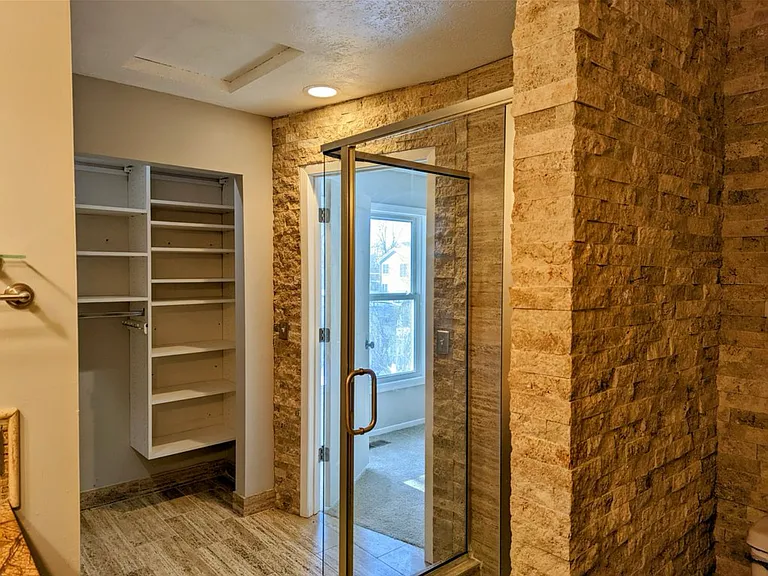 8778 Hawthorne Dr — Photo 10