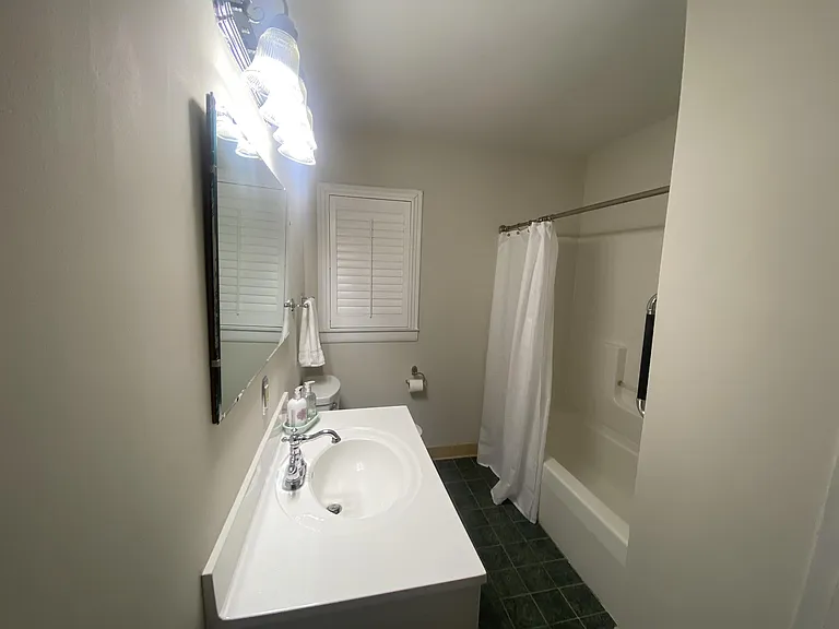 438 Alabama Ave — Photo 8