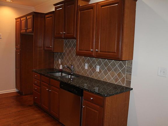 3rd image of 18 Elm Ct