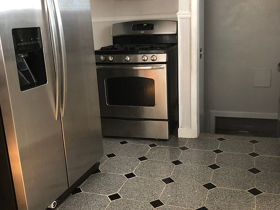 5th image of 658 Capitol Ave