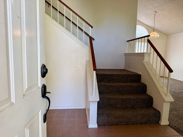 993 E Edgemont Dr — Photo 4