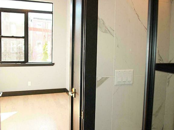 4th image of 148 Meserole St #4