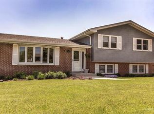 953 Mohawk Dr, Crown Point, IN 46307