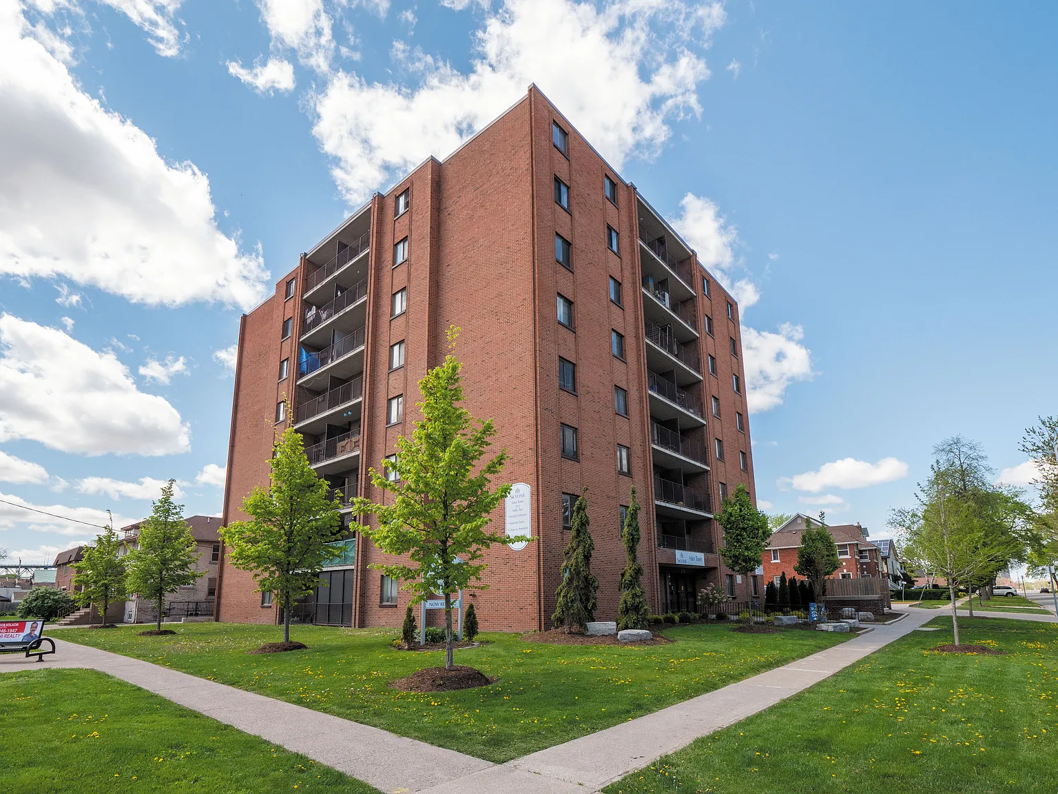 Askin Tower Apartments — Photo 1