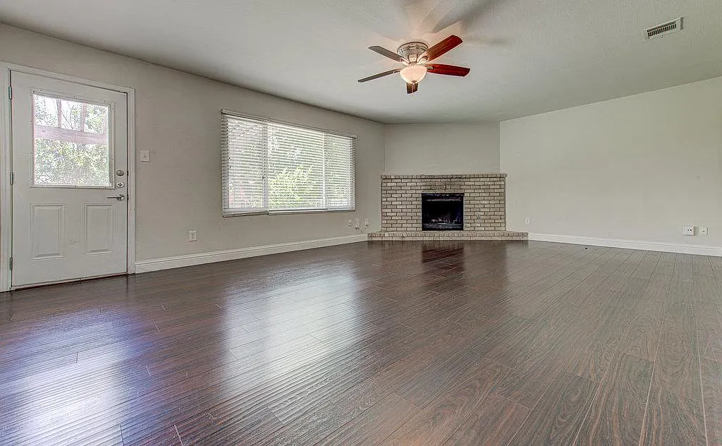 3 bed, 2.0 bath, 1502 sqft, $1,995 — Photo 2