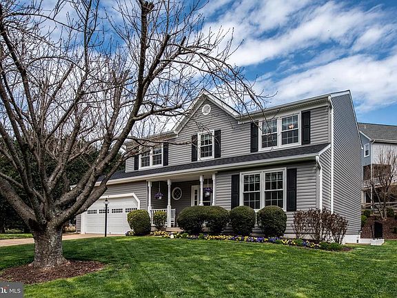 Single family home with beautiful lawn