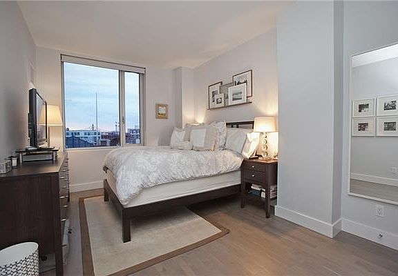 5th image of 5-19 Borden Ave #6A