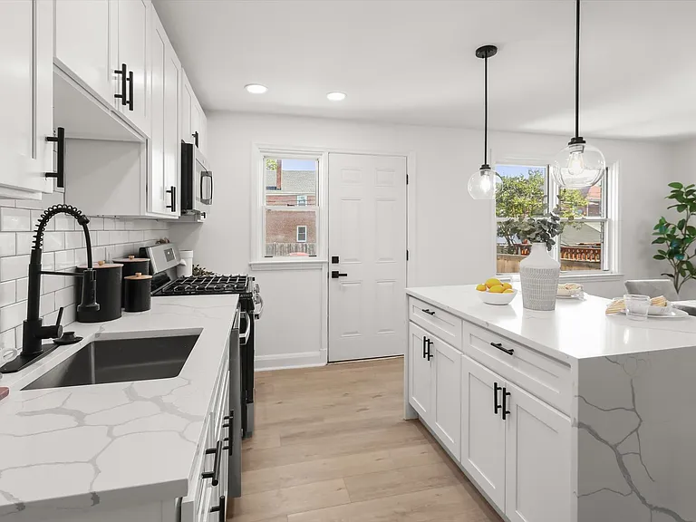 1302 Woodbourne Ave — Photo 12
