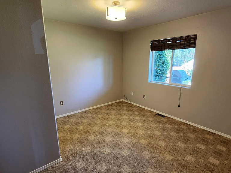 1017 Home Ct — Photo 7
