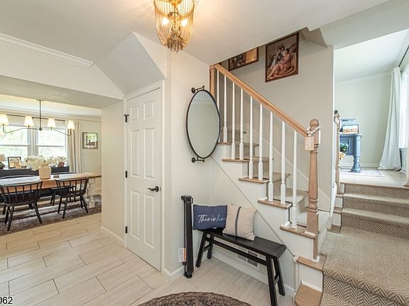 3rd image of 14 Queens Rd
