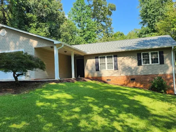 104 Hartwell Dr, Seneca, SC 29672