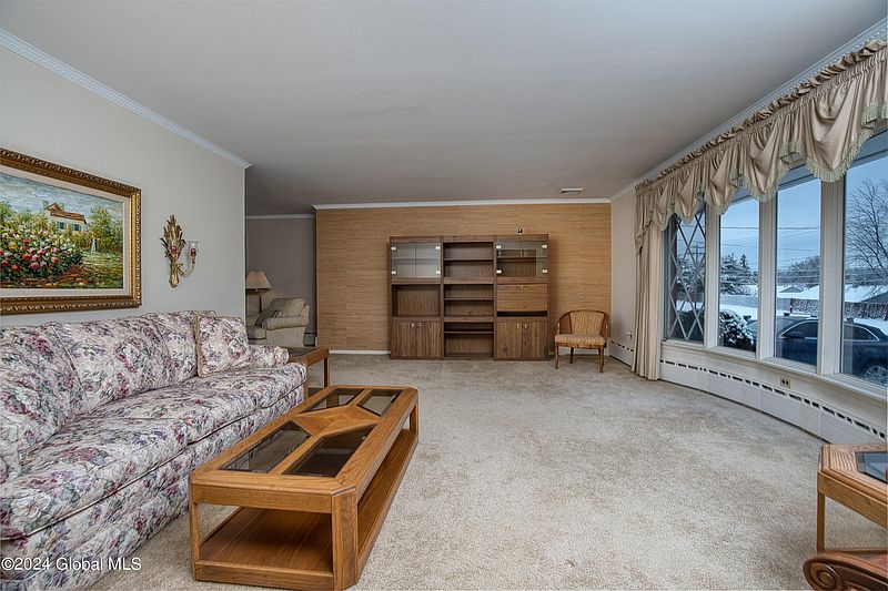 5th image of 422 Baker Avenue