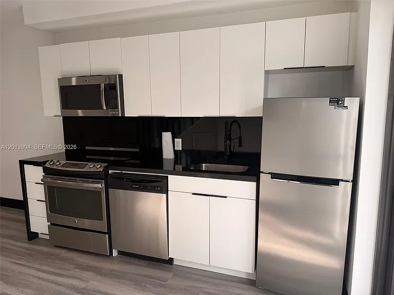 1040 NE 78th Street Rd #1 — Photo 5