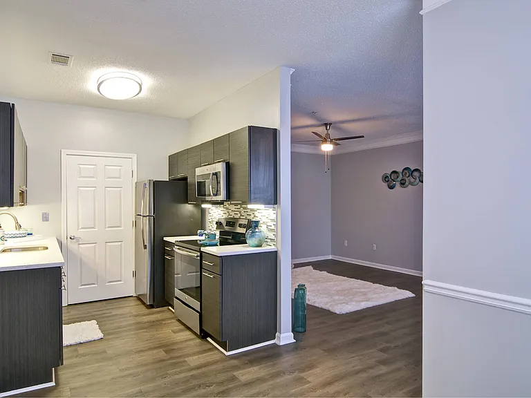 Park Creek Apartments — Photo 11