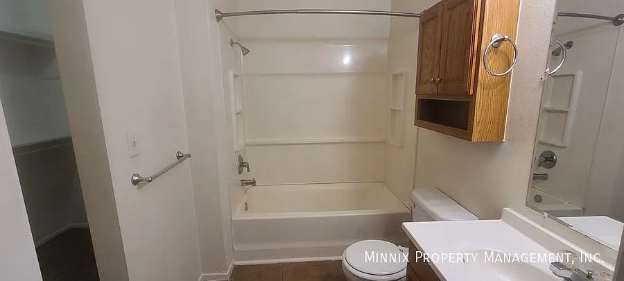 711 S. Austin Ave #212 — Photo 3